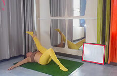 Regina Noir In Yoga In Yellow Tights Doing Yoga In The Gym. A Girl Without Panties Is Doing Yoga. 2