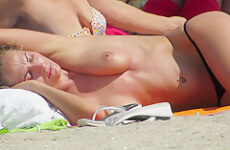 Amateur Topless Beach Voyeur Teens - Spy Video