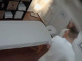 Blonde gets fucked during the massage