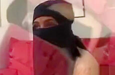 Beurette en niqab se fait peter le fion !